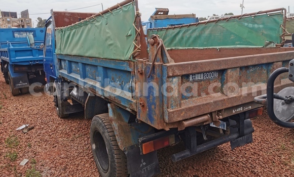 Buy Import Mitsubishi Van Blue Truck in Kampala in Uganda Buy Import Mitsubishi Van Blue Truck in Kampala in Uganda