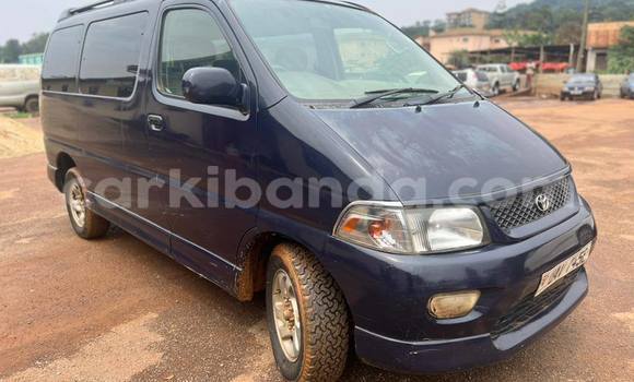 Gura Yakoze Toyota Regius Black Imodoka i Kampala mu Uganda