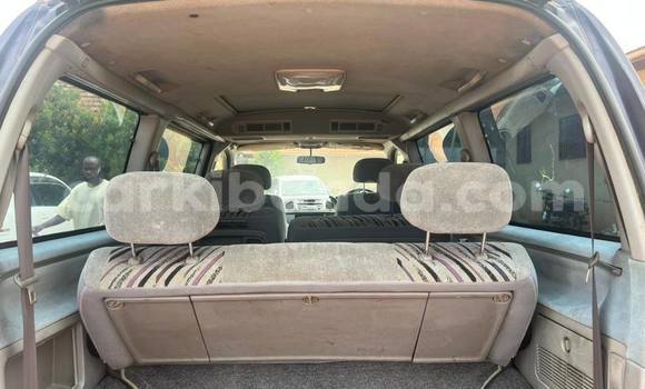 Gura Yakoze Toyota Regius Black Imodoka i Kampala mu Uganda Gura Yakoze Toyota Regius Black Imodoka i Kampala mu Uganda