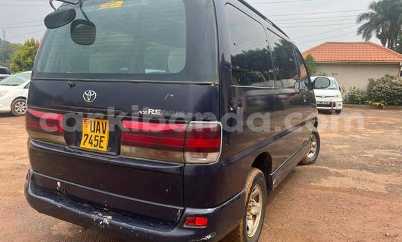 Gura Yakoze Toyota Regius Black Imodoka i Kampala mu Uganda Gura Yakoze Toyota Regius Black Imodoka i Kampala mu Uganda