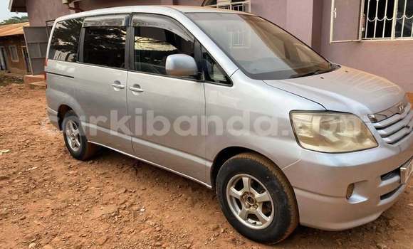 Gura Yakoze Toyota Noah Other Imodoka i Kampala mu Uganda Gura Yakoze Toyota Noah Other Imodoka i Kampala mu Uganda