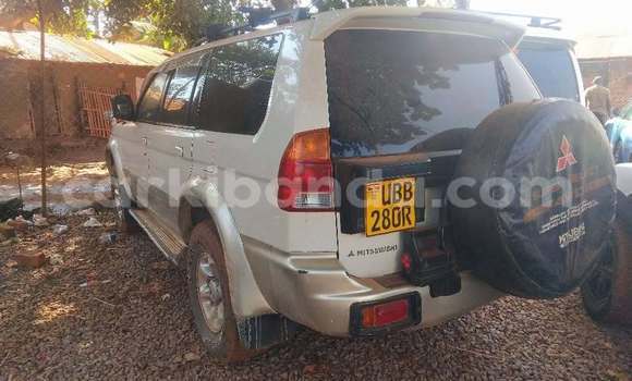 Acheter Occasion Voiture Dodge Challenger Blanc à Kampala, Ouganda Acheter Occasion Voiture Dodge Challenger Blanc à Kampala, Ouganda