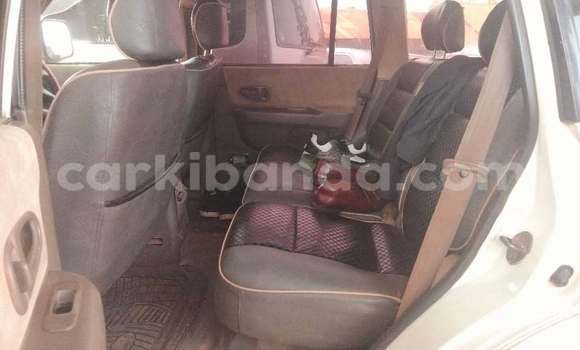 Acheter Occasion Voiture Dodge Challenger Blanc à Kampala, Ouganda Acheter Occasion Voiture Dodge Challenger Blanc à Kampala, Ouganda