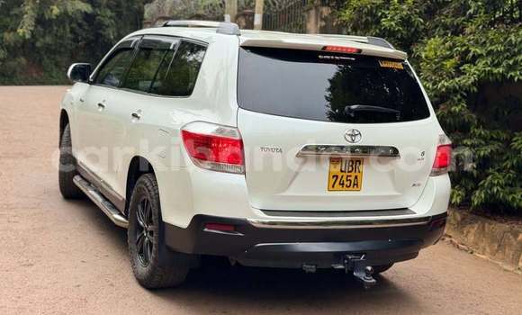 Acheter Occasion Voiture Toyota Kluger Blanc à Kampala, Ouganda Acheter Occasion Voiture Toyota Kluger Blanc à Kampala, Ouganda