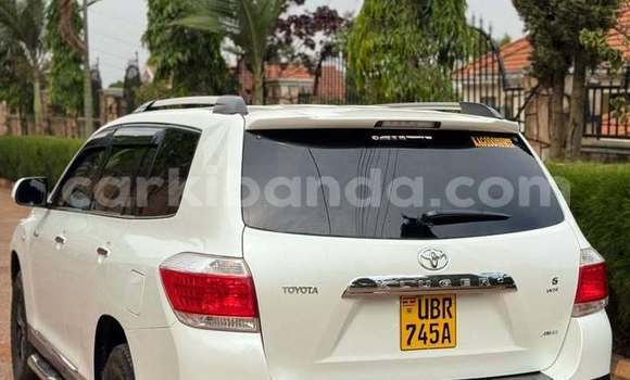 Acheter Occasion Voiture Toyota Kluger Blanc à Kampala, Ouganda Acheter Occasion Voiture Toyota Kluger Blanc à Kampala, Ouganda