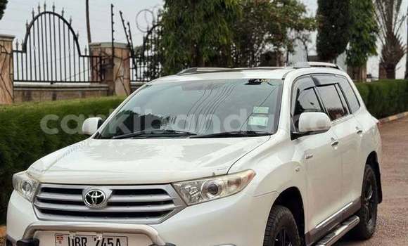 Acheter Occasion Voiture Toyota Kluger Blanc à Kampala, Ouganda Acheter Occasion Voiture Toyota Kluger Blanc à Kampala, Ouganda