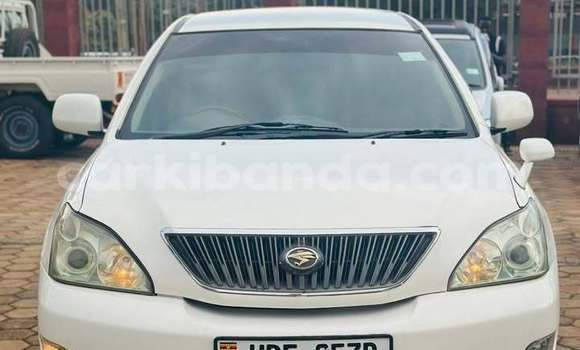 Acheter Occasion Voiture Toyota Harrier Blanc à Kampala, Ouganda