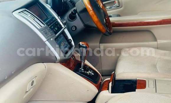 Acheter Occasion Voiture Toyota Harrier Blanc à Kampala, Ouganda Acheter Occasion Voiture Toyota Harrier Blanc à Kampala, Ouganda