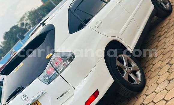 Acheter Occasion Voiture Toyota Harrier Blanc à Kampala, Ouganda Acheter Occasion Voiture Toyota Harrier Blanc à Kampala, Ouganda