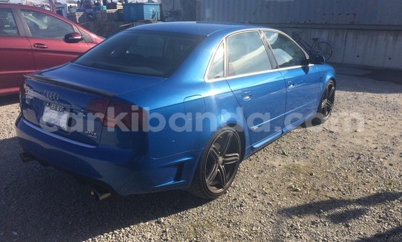 Gura Yakoze Audi A4 Blue Imodoka i Kampala mu Uganda Gura Yakoze Audi A4 Blue Imodoka i Kampala mu Uganda