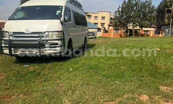 Buy Used Toyota Hiace White Car in Bugiri in Eastern