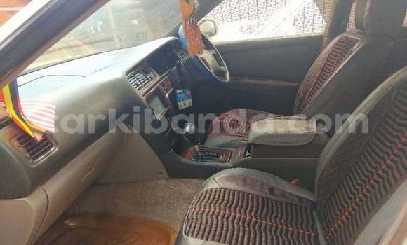 Acheter Occasion Voiture Toyota Mark II Blanc à Kampala, Ouganda Acheter Occasion Voiture Toyota Mark II Blanc à Kampala, Ouganda