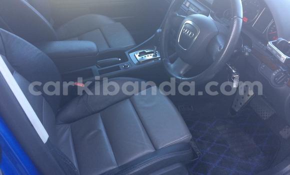 Gura Yakoze Audi A4 Blue Imodoka i Kampala mu Uganda Gura Yakoze Audi A4 Blue Imodoka i Kampala mu Uganda