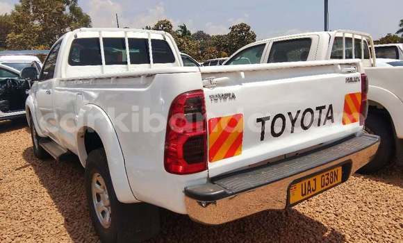 Acheter Occasion Voiture Toyota Hilux Blanc à Kampala, Ouganda Acheter Occasion Voiture Toyota Hilux Blanc à Kampala, Ouganda