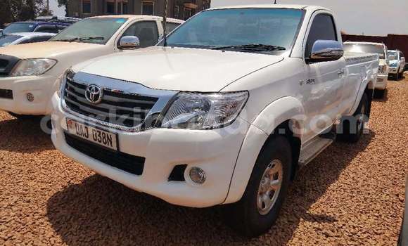 Acheter Occasion Voiture Toyota Hilux Blanc à Kampala, Ouganda Acheter Occasion Voiture Toyota Hilux Blanc à Kampala, Ouganda