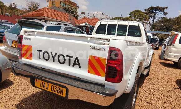 Acheter Occasion Voiture Toyota Hilux Blanc à Kampala, Ouganda Acheter Occasion Voiture Toyota Hilux Blanc à Kampala, Ouganda