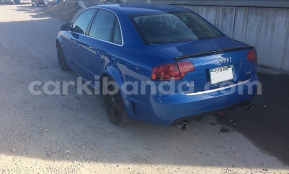 Gura Yakoze Audi A4 Blue Imodoka i Kampala mu Uganda Gura Yakoze Audi A4 Blue Imodoka i Kampala mu Uganda