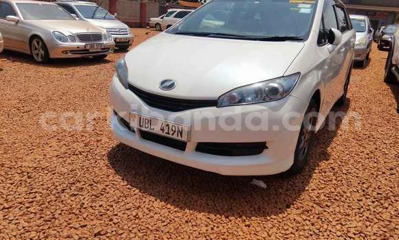 Gura Yakoze Toyota Wish White Imodoka i Kamuli mu Eastern