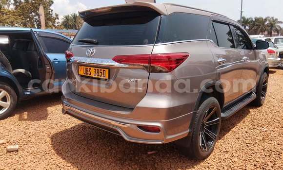 Acheter Occasion Voiture Toyota Fortuner Autre à Kampala, Ouganda Acheter Occasion Voiture Toyota Fortuner Autre à Kampala, Ouganda