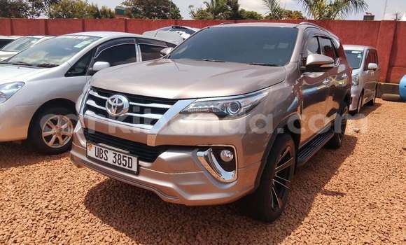 Acheter Occasion Voiture Toyota Fortuner Autre à Kampala, Ouganda Acheter Occasion Voiture Toyota Fortuner Autre à Kampala, Ouganda