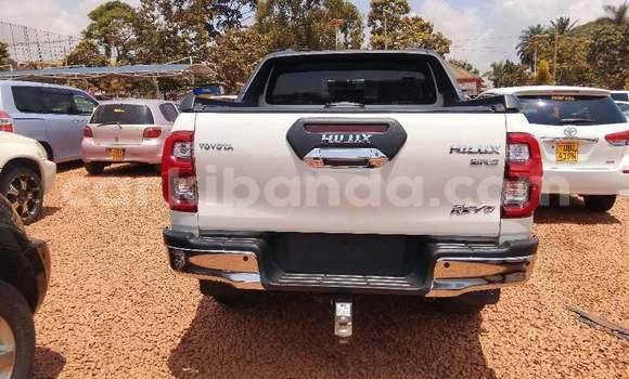 Buy Used Toyota Hilux White Car in Kampala in Uganda Buy Used Toyota Hilux White Car in Kampala in Uganda
