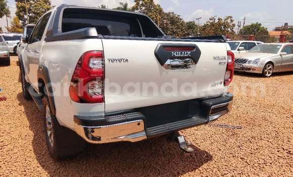 Buy Used Toyota Hilux White Car in Kampala in Uganda Buy Used Toyota Hilux White Car in Kampala in Uganda