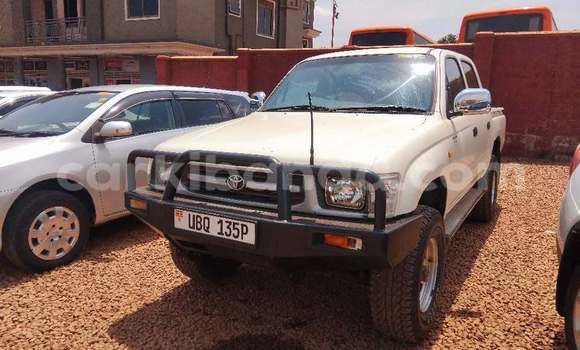 Acheter Occasion Voiture Toyota Hilux Blanc à Kampala, Ouganda
