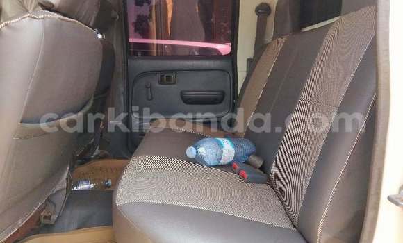 Acheter Occasion Voiture Toyota Hilux Blanc à Kampala, Ouganda Acheter Occasion Voiture Toyota Hilux Blanc à Kampala, Ouganda