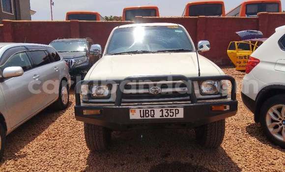 Acheter Occasion Voiture Toyota Hilux Blanc à Kampala, Ouganda Acheter Occasion Voiture Toyota Hilux Blanc à Kampala, Ouganda