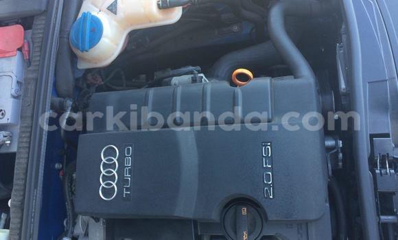 Gura Yakoze Audi A4 Blue Imodoka i Kampala mu Uganda Gura Yakoze Audi A4 Blue Imodoka i Kampala mu Uganda