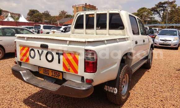 Acheter Occasion Voiture Toyota Hilux Blanc à Kampala, Ouganda Acheter Occasion Voiture Toyota Hilux Blanc à Kampala, Ouganda