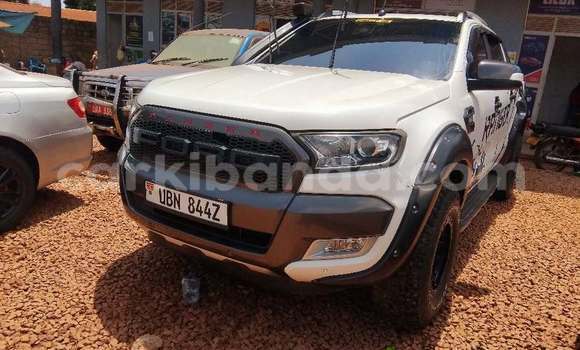 Nunua Ilio tumika Ford Ranger Nyeupe Gari ndani ya Kampala nchini Uganda