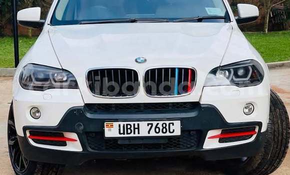 Nunua Ilio tumika BMW X5 Nyeupe Gari ndani ya Kampala nchini Uganda