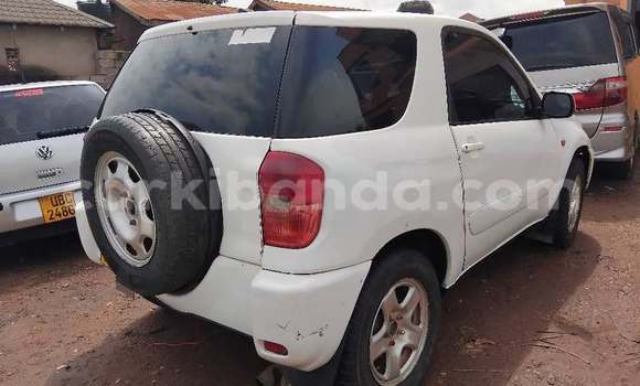 Acheter Occasion Voiture Toyota RAV4 Blanc à Kampala, Ouganda Acheter Occasion Voiture Toyota RAV4 Blanc à Kampala, Ouganda