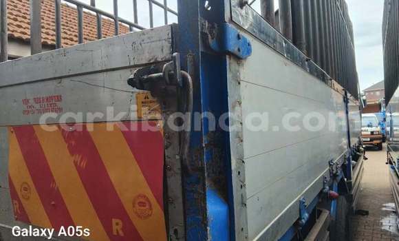 Acheter Occasion Voiture Ford Fusion Blanc à Kampala, Ouganda Acheter Occasion Voiture Ford Fusion Blanc à Kampala, Ouganda