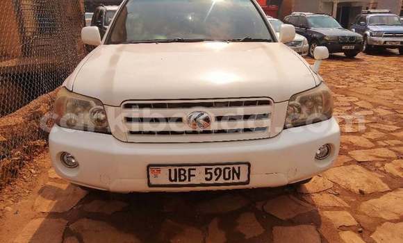 Buy Used Toyota Kluger White Car in Kampala in Uganda