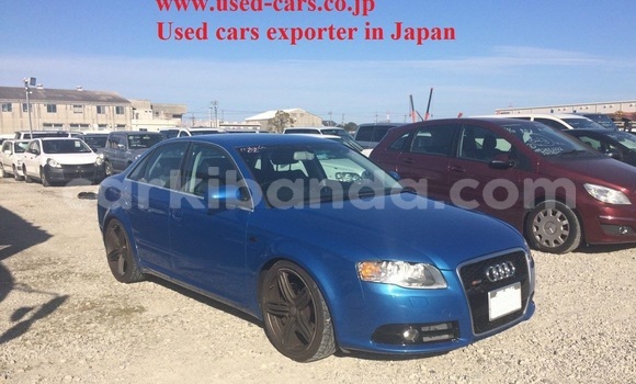 Gura Yakoze Audi A4 Blue Imodoka i Kampala mu Uganda Gura Yakoze Audi A4 Blue Imodoka i Kampala mu Uganda