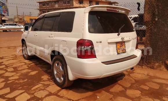 Buy Used Toyota Kluger White Car in Kampala in Uganda Buy Used Toyota Kluger White Car in Kampala in Uganda