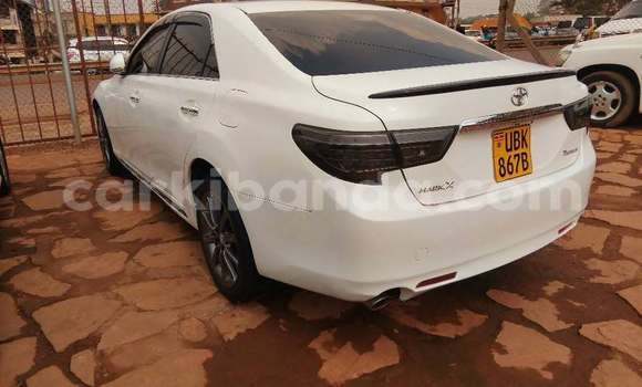 Acheter Occasion Voiture Toyota Mark X Blanc à Kampala, Ouganda Acheter Occasion Voiture Toyota Mark X Blanc à Kampala, Ouganda