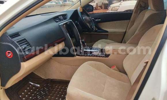 Acheter Occasion Voiture Toyota Mark X Blanc à Kampala, Ouganda Acheter Occasion Voiture Toyota Mark X Blanc à Kampala, Ouganda