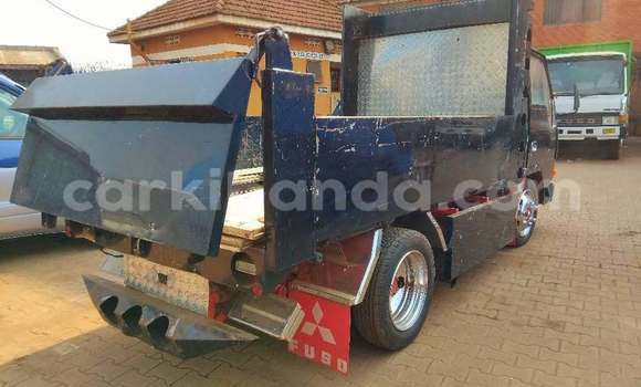 Acheter Occasion Voiture Mitsubishi Carisma Noir à Kampala, Ouganda Acheter Occasion Voiture Mitsubishi Carisma Noir à Kampala, Ouganda