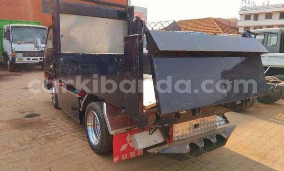 Acheter Occasion Voiture Mitsubishi Carisma Noir à Kampala, Ouganda Acheter Occasion Voiture Mitsubishi Carisma Noir à Kampala, Ouganda