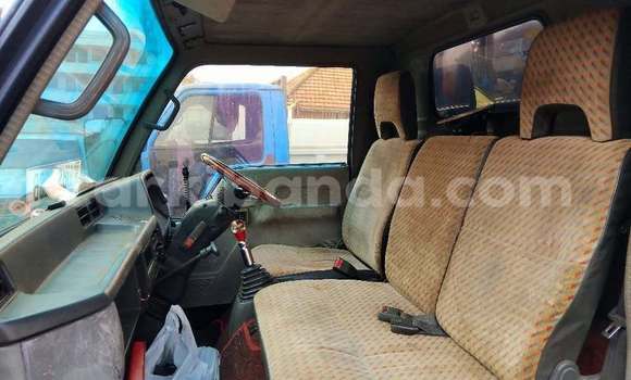 Acheter Occasion Voiture Mitsubishi Carisma Noir à Kampala, Ouganda Acheter Occasion Voiture Mitsubishi Carisma Noir à Kampala, Ouganda