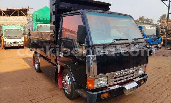 Acheter Occasion Voiture Mitsubishi Carisma Noir à Kampala, Ouganda Acheter Occasion Voiture Mitsubishi Carisma Noir à Kampala, Ouganda