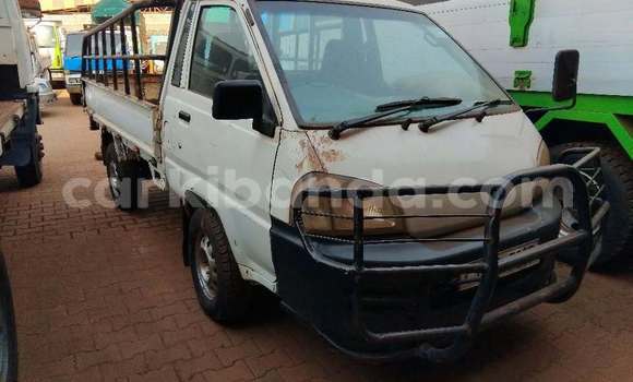 Gura Yakoze Toyota Town Ace White Imodoka i Kampala mu Uganda