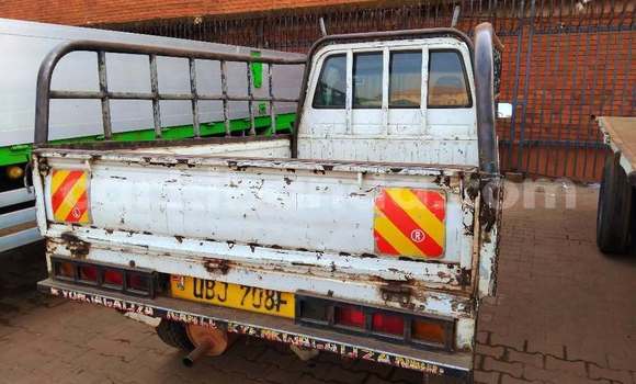 Acheter Occasion Voiture Toyota Town Ace Blanc à Kampala, Ouganda Acheter Occasion Voiture Toyota Town Ace Blanc à Kampala, Ouganda