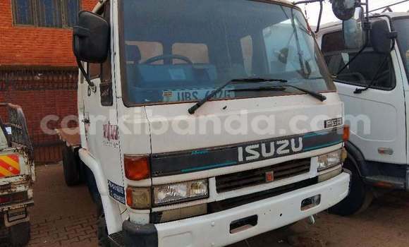 Nunua Ilio tumika Isuzu Florian Nyeupe Gari ndani ya Kampala nchini Uganda