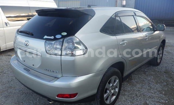 Gura Yakoze Toyota Harrier Silver Imodoka i Kampala mu Uganda Gura Yakoze Toyota Harrier Silver Imodoka i Kampala mu Uganda