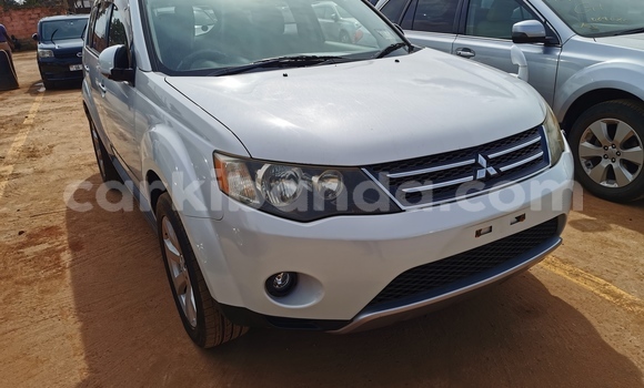 Acheter Import Voiture Mitsubishi Outlander Blanc à Kampala, Ouganda Acheter Import Voiture Mitsubishi Outlander Blanc à Kampala, Ouganda