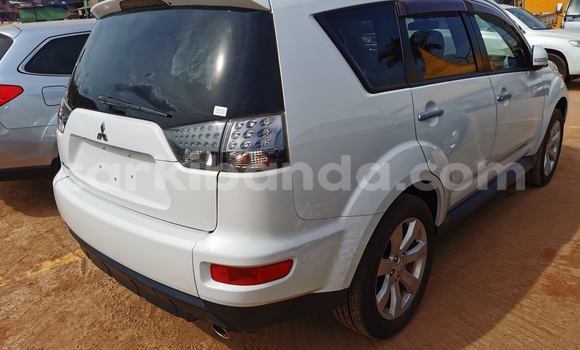 Acheter Import Voiture Mitsubishi Outlander Blanc à Kampala, Ouganda Acheter Import Voiture Mitsubishi Outlander Blanc à Kampala, Ouganda